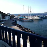 Polyvotis فندق Mandrákion